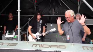 TOMMY THAYER SOUNDCHECKS IN QUITO ECUADOR [upl. by Allecnirp]