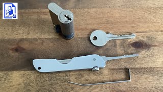 886 Euro Cylinder raked open in seconds with a city rake The 7 in 1 Lock Pick Tool in Action again [upl. by Arlo788]