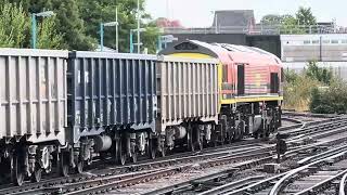 Freightliners 59204 heads through Eastleigh with empty stone wagons [upl. by Colombi]