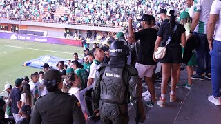 PROTESTA LA HINCHADA VERDOLAGA Y ES EVACUADA DEL ESTADIO Poliderpotivo Sur DE Envigado [upl. by Ellehcal]