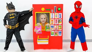 Vlad e Niki  Racconto per bambini con distributore automatico di supereroi [upl. by Etnuahs]