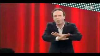 ROBERTO BENIGNI  SANREMO 2011  PRIMA PARTE [upl. by Aierbma551]