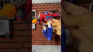 Studio Series 86 Optimus Prime review… [upl. by Acinhoj]