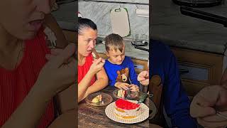 Lifehack🤷‍♂️😁how to cut a cake🍰fannyvideoforyoufyp viralhumorfamillymemes comedymemecomedy [upl. by Brieta]