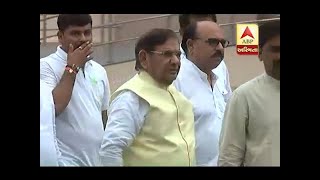 Politicisation Sharad Yadav Meet Hardik Patel At SGVP Hospital [upl. by Wohlen]