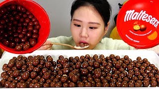 몰티져스와 또똣한 우유 Maltesers Warm milk 먹방 Mukbang Eating Sound [upl. by Salguod]