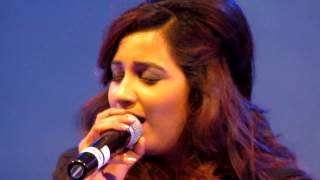 Shreya Ghoshal Live hot song [upl. by Girand442]