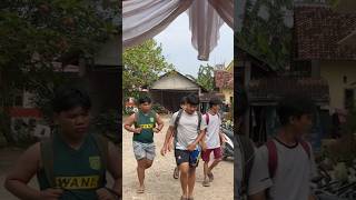 Temen kalian gini juga ga kamar mandi penuh ujung”nya kencing di kolam renang shorts lucu kocak [upl. by Anaira]