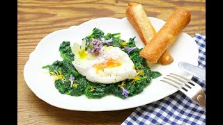 Pochiertes Ei mit Spinat Rezept Video  How To Prepare Poached Egg With Spinach Recipe [upl. by Mercola235]