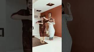 Grooving to the evergreensAha allari allari dance cover 🎼🎼💃🏻💃🏻dance cover sister khadgam [upl. by Moorefield140]