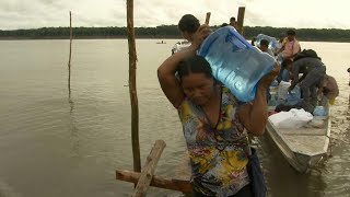 A agonia do rio Amazonas e suas comunidades indígenas na Colômbia  AFP [upl. by Anelet]