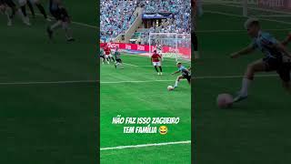 Alguém avisa o zagueirão que é futebol não dança 😂😂mix futebol futeboleuropeu dribles [upl. by Honoria778]