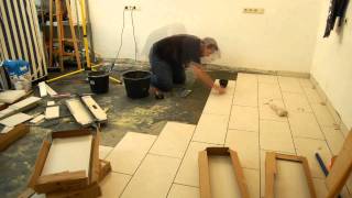 Fliesen verlegen im Zeitraffer  How to Tiling time lapse [upl. by Ssidnac]