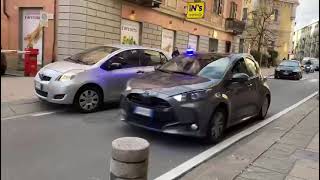 Carabinieri in borghese ad alta velocità nel traffico [upl. by Fabiano]