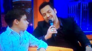 victor manuelle le canta a su hijo [upl. by Ozne]