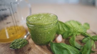 Pesto alla genovese fatto in casa – Ricetta veloce con frullatore [upl. by Arezzini329]