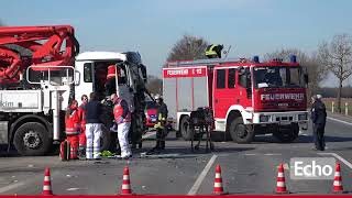 Büttelborn Unfall zwischen zwei LKW  B42 voll gesperrt [upl. by Dnalyk]