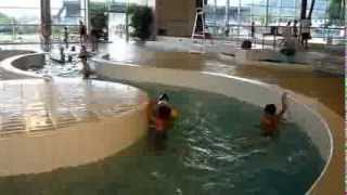 Les enfants à la piscine toboggan dAlès le 10 Juillet 2013 [upl. by Anel]