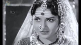 Kannada Old Songs  Thanukaragadavaralli Pushpava Best Song  Kitturu Chennamma movie  P Susheela [upl. by Alrad]