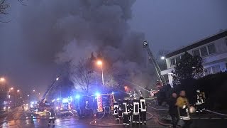 GROSSBRAND IN VELBERTER CHEMIEFABRIK  Halle im Vollbrand  Starke Rauchentwicklung  Großeinsatz [upl. by Aihsetan]