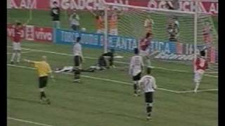 2004  INTER 4x0 Figueirense  NILMAR  Gol de letra [upl. by Akenom]