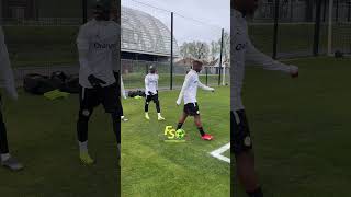 Arrivée des Lions pour leur dernière séance d’entraînement à Amiens avant le match contre Bénin [upl. by Eaner268]