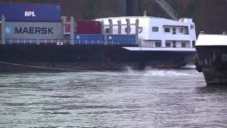 Gütermotorschiff auf dem Rhein festgefahren [upl. by Ordnazil757]