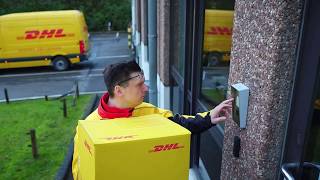 La journée d’un coursier DHL Express [upl. by Irovi749]