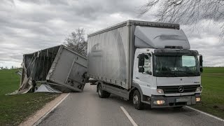 LKWAnhänger vom Sturm umgeworfen [upl. by Fielding]