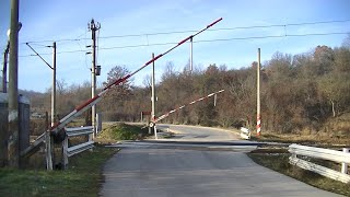 Spoorwegovergang Vlastitsa Власатица BG  Railroad crossing  Железопътен прелез [upl. by Aiht]