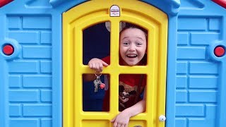 ÖYKÜ EVİN ANAHTARINI DÜŞÜRDÜ Pretend play home door is keys fun kid video  Oyuncak Avı [upl. by Chemarin]