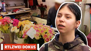 Bewerbungsgespräch beim Floristen  Hartz Rot Gold  RTLZWEI Dokus [upl. by Dleifxam]