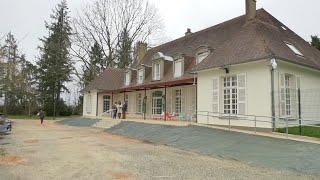 YvrélÉvêque  La quotVilla Charbonnièresquot une nouvelle maison daccueil pour les enfants placés [upl. by Connelley]