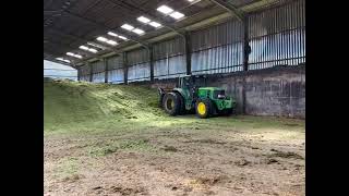 John Deere 6930 pure sound on the silage pit [upl. by Laemsi]