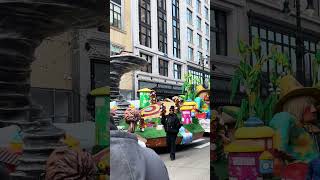 Dorothy and Toto at Americas Thanksgiving Day Parade in Detroit [upl. by Wanfried]