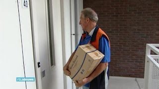 Dorp in actie voor bezorger PostNL die baan kwijt  RTL NIEUWS [upl. by Ynaiffit]