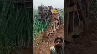 Jugaad se pade jate h onions 🙆🏼‍♂️ automobile farming farmer agriculture machine shorts [upl. by Geehan]