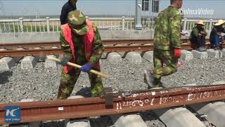 How are Chinas highspeed rail tracks laid [upl. by Shay]