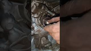 👉How to Check Input shaft leakage in very easy way shorts [upl. by Orapma310]