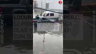 LOCURA EN EL TEMPORAL  Le pidió que no haga olas y LO ATROPELLÓ con su camioneta [upl. by Clari850]