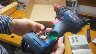 Unpacking  unboxing cordless impact driverwrench GDX 18V200C 06019G4204 [upl. by Ellehcear]