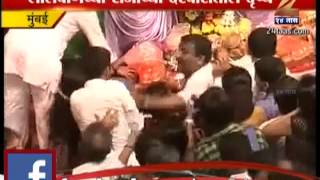 Zee24Taas lalbaug raja mandal misbehave with devotee [upl. by Austine]