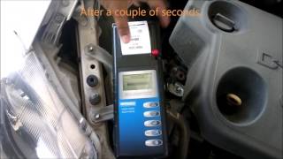 Battery checking at Toyota Service Centre India using Midtronics MDX600 [upl. by Treborsemaj]