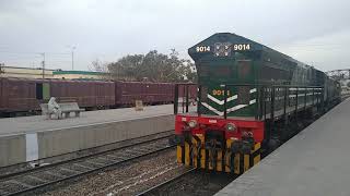 Pakistan Railways Very loud whistle GEU40 American Locomotive pulling GMU30 Engine [upl. by Ynnub]