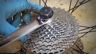 How to Remove your Shimano Cassette [upl. by Tierell]