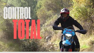 Cómo Mejorar tu Control en Enduro Ir de Pie en Senderos Complicados [upl. by Lekcim]