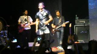 EMIS KILLA  SCORDARMI CHI ERO LIVE ALCATRAZ [upl. by Llenil615]