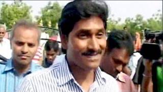 Ahead of his fast in Telangana stones pelted at Jagans convoy [upl. by Ardnaid]