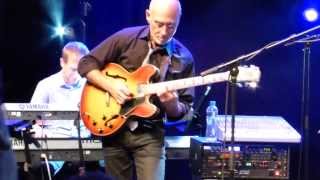 LARRY CARLTON  MR 335 Oui Oui Si  Live In Heerlen NL [upl. by Trammel]