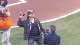 Steve Perry Starts NLDS Game 4  Giants vs Nationals Oct 7 2014 [upl. by Atnoid471]